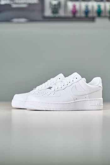 Baskets Nike Air Force 1 disponibles dès maintenant. 39