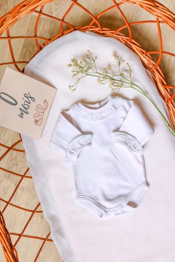 Body blanc manches longues col brodé bleu clair, Vintage, 0 mois