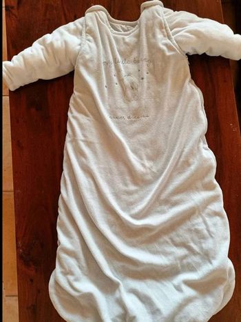 Gigoteuse avec manches amovibles