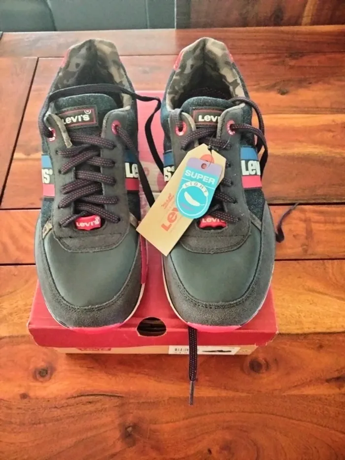 Paire de baskets neuves Levi's en 38 - photo numéro 2