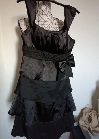 Robe à volants et noeud