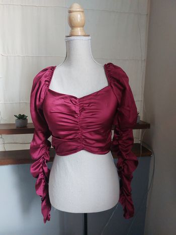 Crop top manches longues satiné