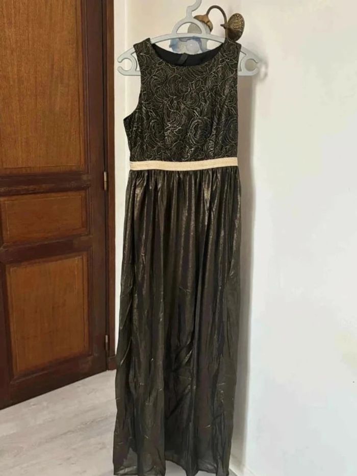 Robe de soirée noire et dorée - photo numéro 5