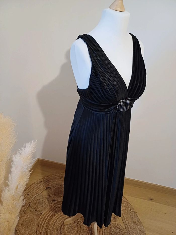 Robe noire mi-longue satinée Lucy Paris taille M 38 - photo numéro 5
