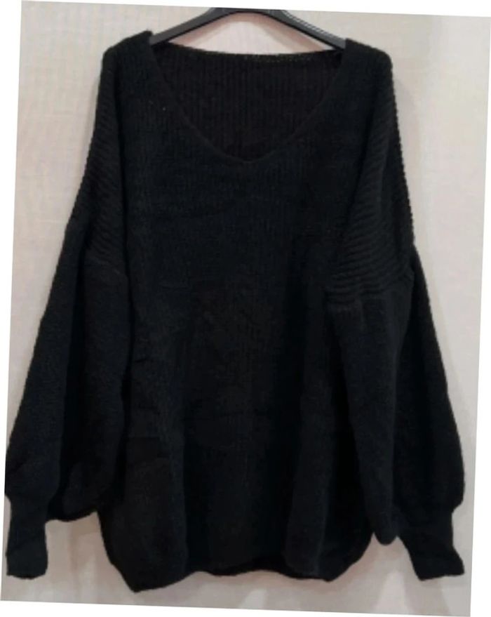 Pull noir en maille col v curvy