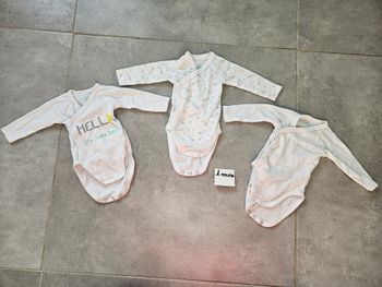 Lot bodies bébé garçon 1 mois