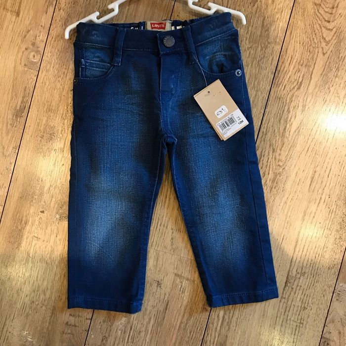 Jeans Lévis neuf bébé