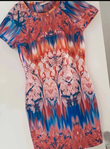 Robe zara  moulante taille  38