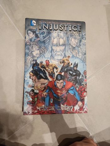 Lot de 2 Bande dessinée DC / Injustice
