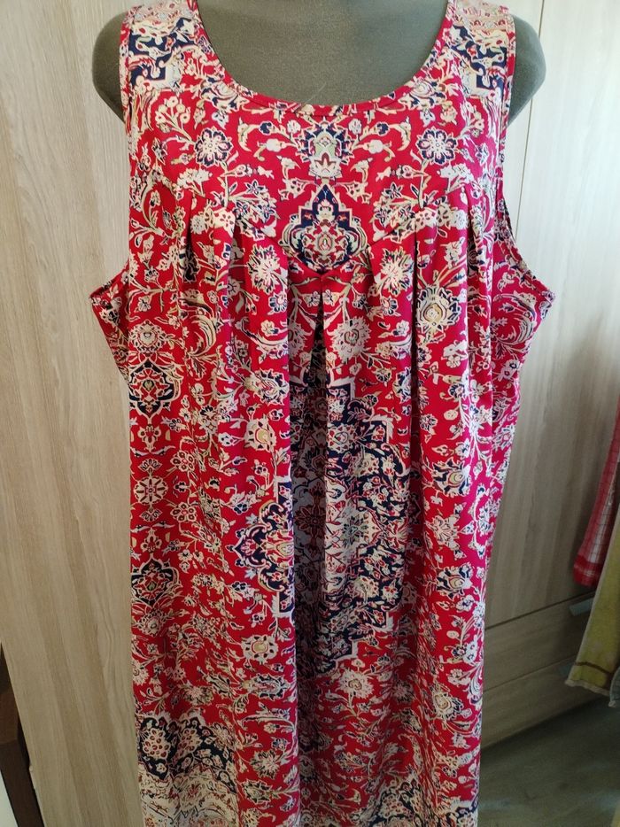 Robe sans manches taille 48