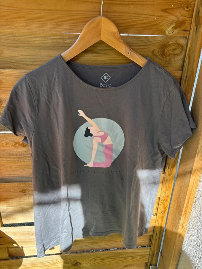 T-shirt motif yoga
