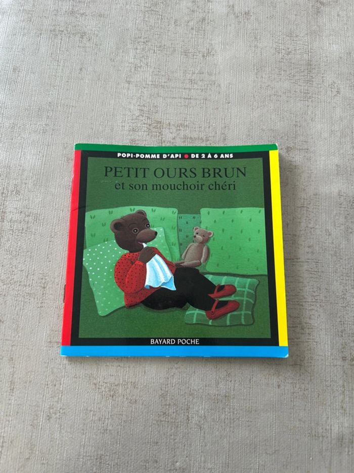 Livre petit ours brun