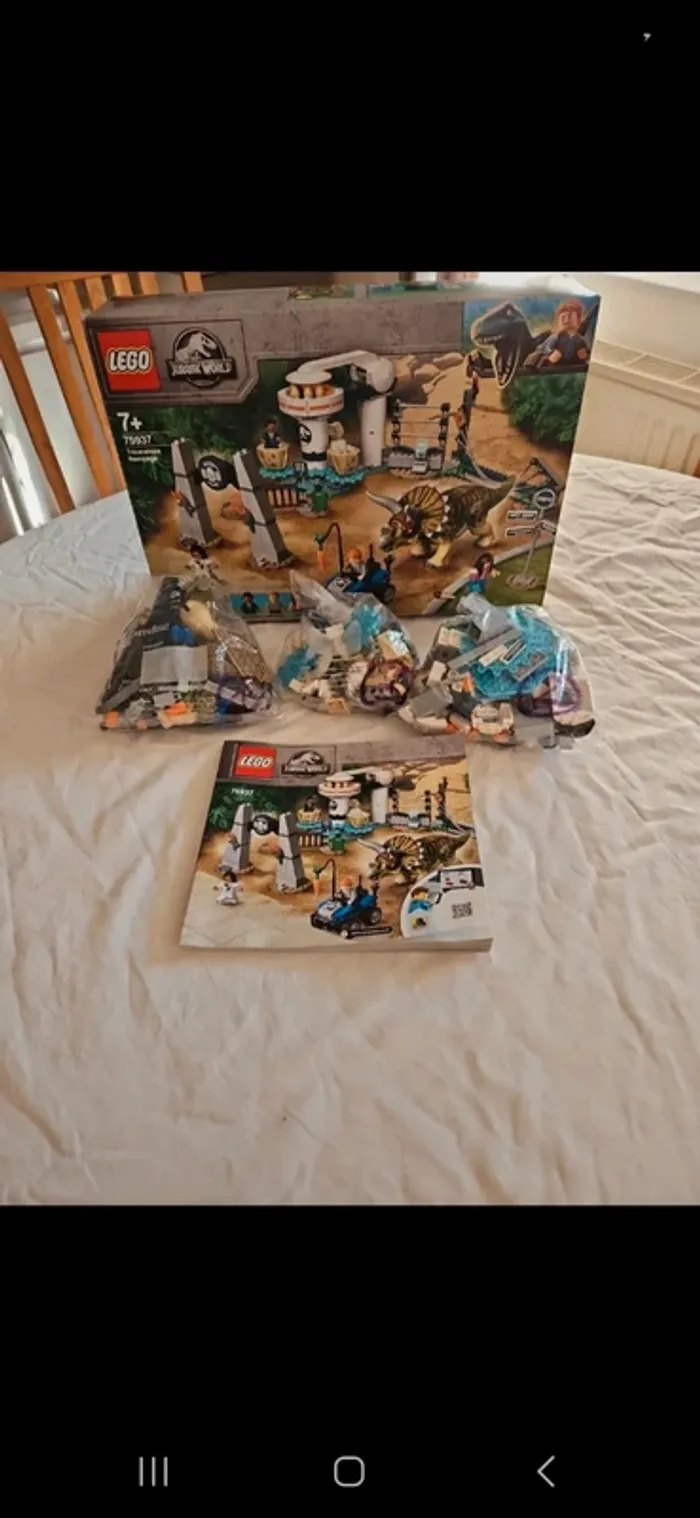 LEGO Jurassic World 75937- La Fuite du Tricératops Complet