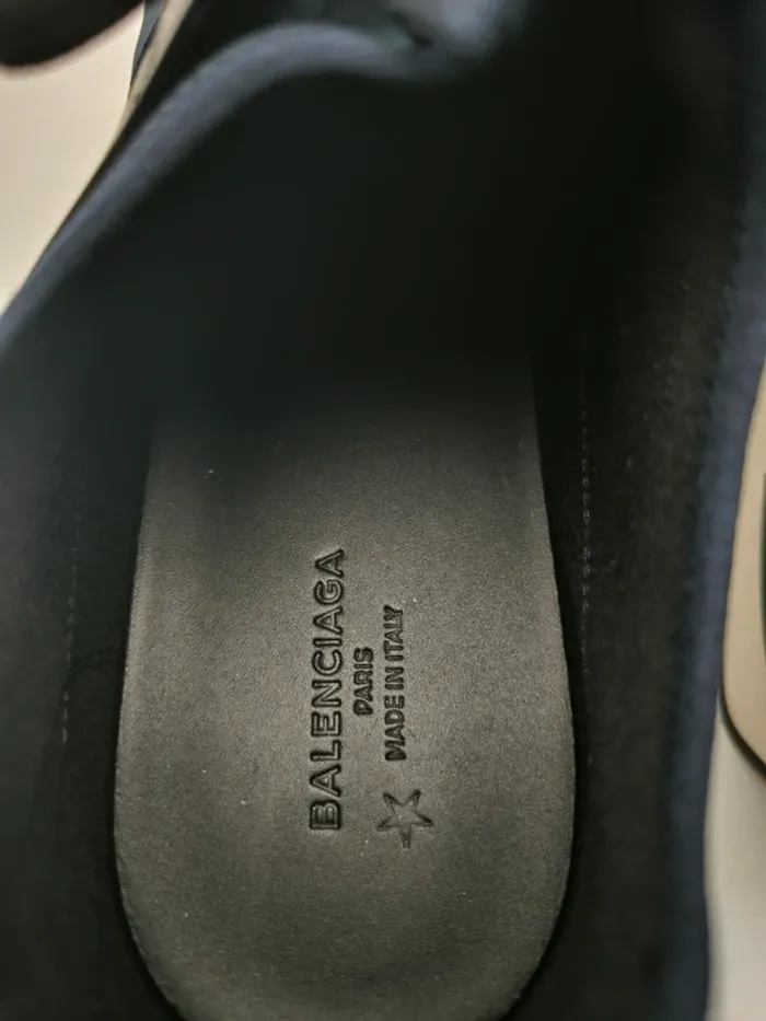 Baskets Balenciaga race runner Taille 44 Neuf - photo numéro 9