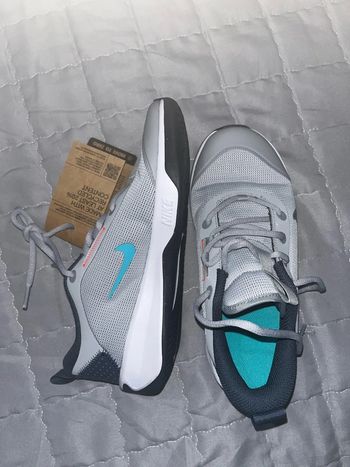 Basket Nike multi-court taille 37.5💫