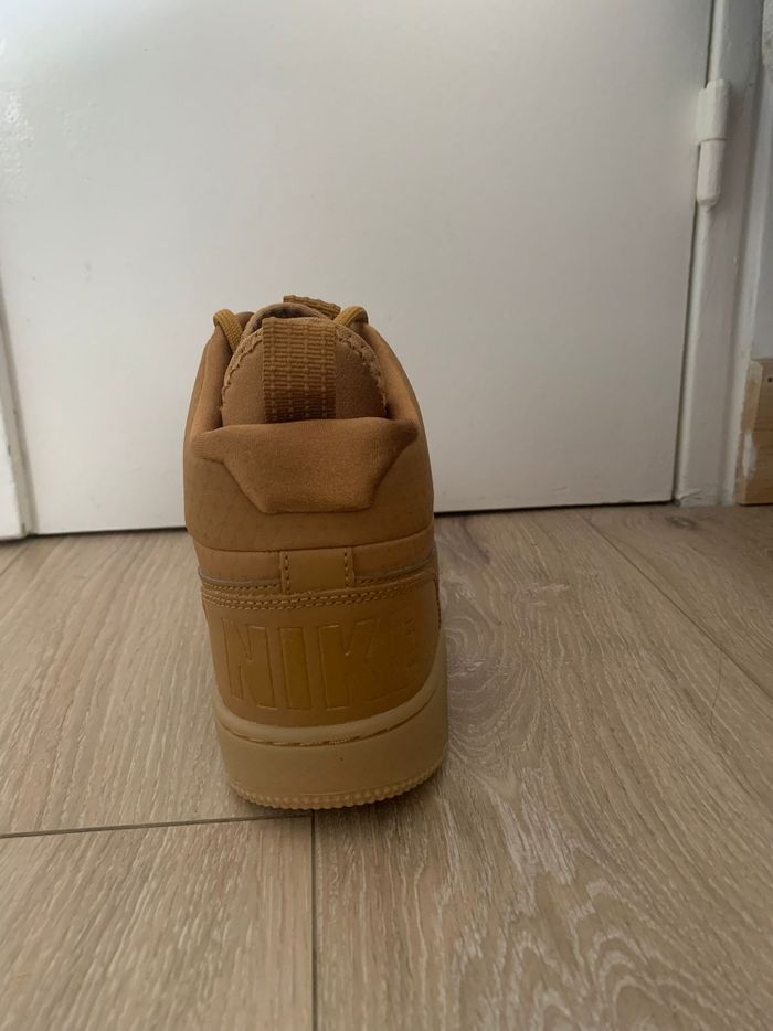 Basket Nike Court Borough Mid Winter 
Neuve jamais portée 
Taille 40 - photo numéro 3