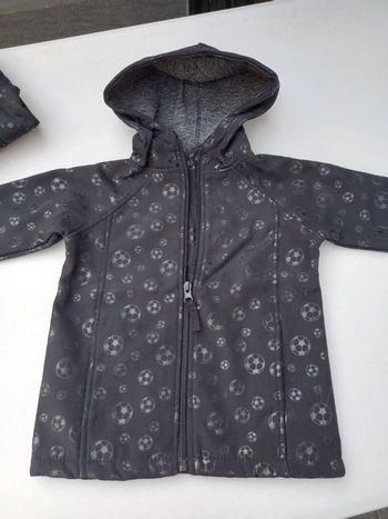 2 petites vestes (2/3 ans)