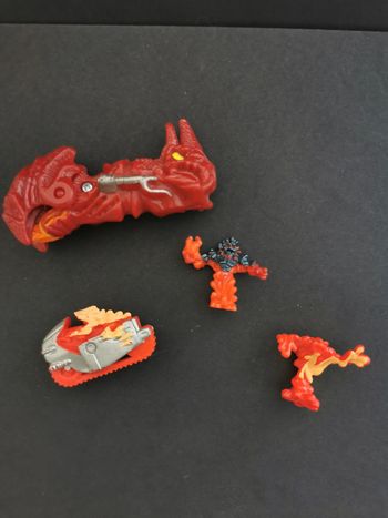 Lot de 3 figurines et 1 pièce Mighty Max - Magus Big Playset