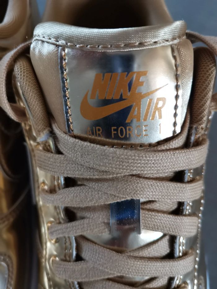 Magnifique basket Nike Air Force 1 metallic Gold Rare | pointure 42,5 - photo numéro 11