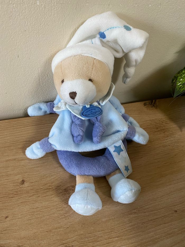 Doudou hochet ours violet bleu cape doudou et compagnie