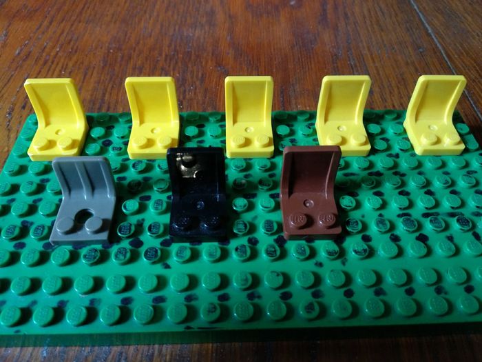 8 sièges Lego
