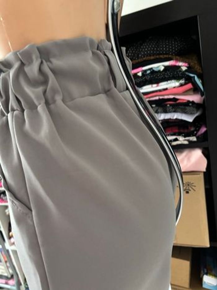 Short gris neuf - photo numéro 4