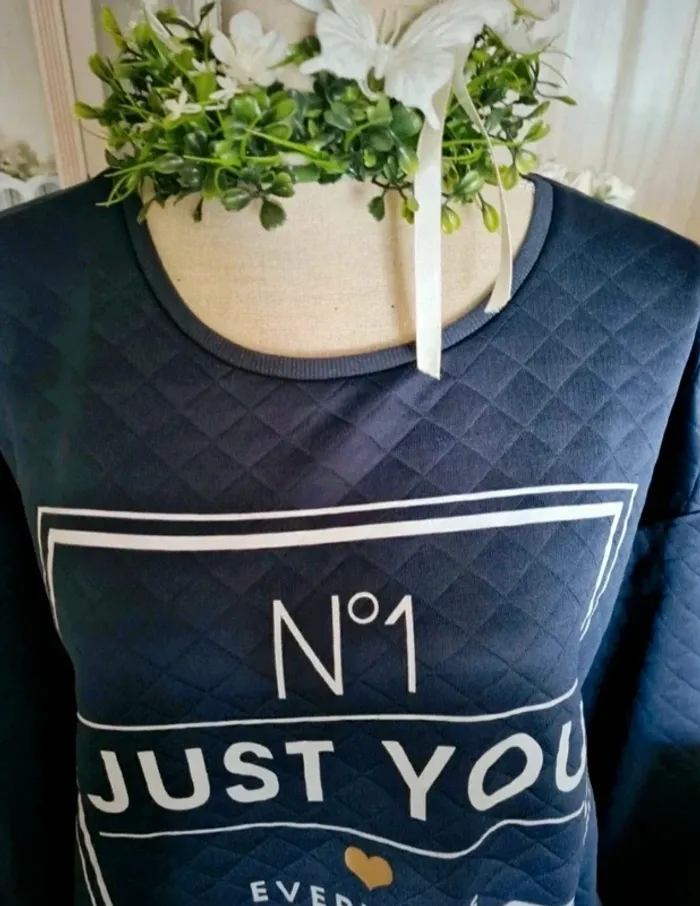 Joli sweat bleu marine Kiabi Taille XL Neuf