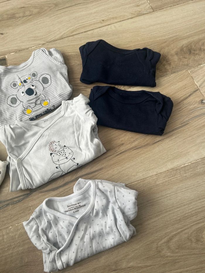 Lot de 7 bodies - Taille 6 mois - photo numéro 3