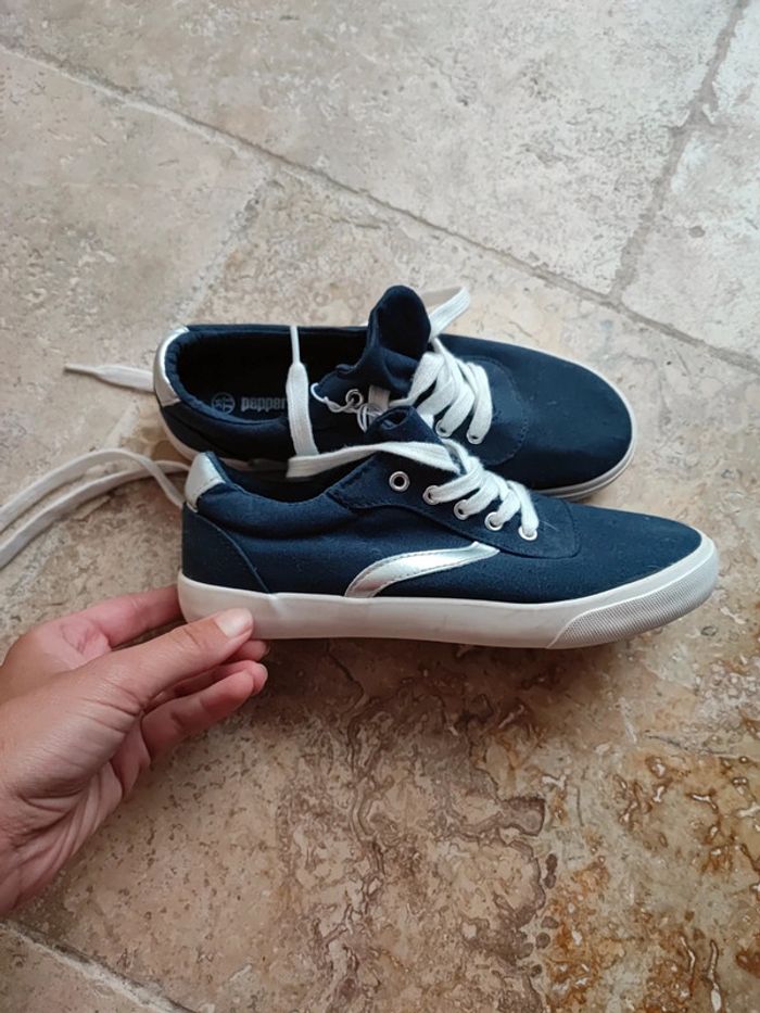 Chaussure en toile neuve bleu marine et argent fille - photo numéro 2