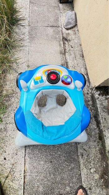 Trotteur neuf avec étiquette à vendre