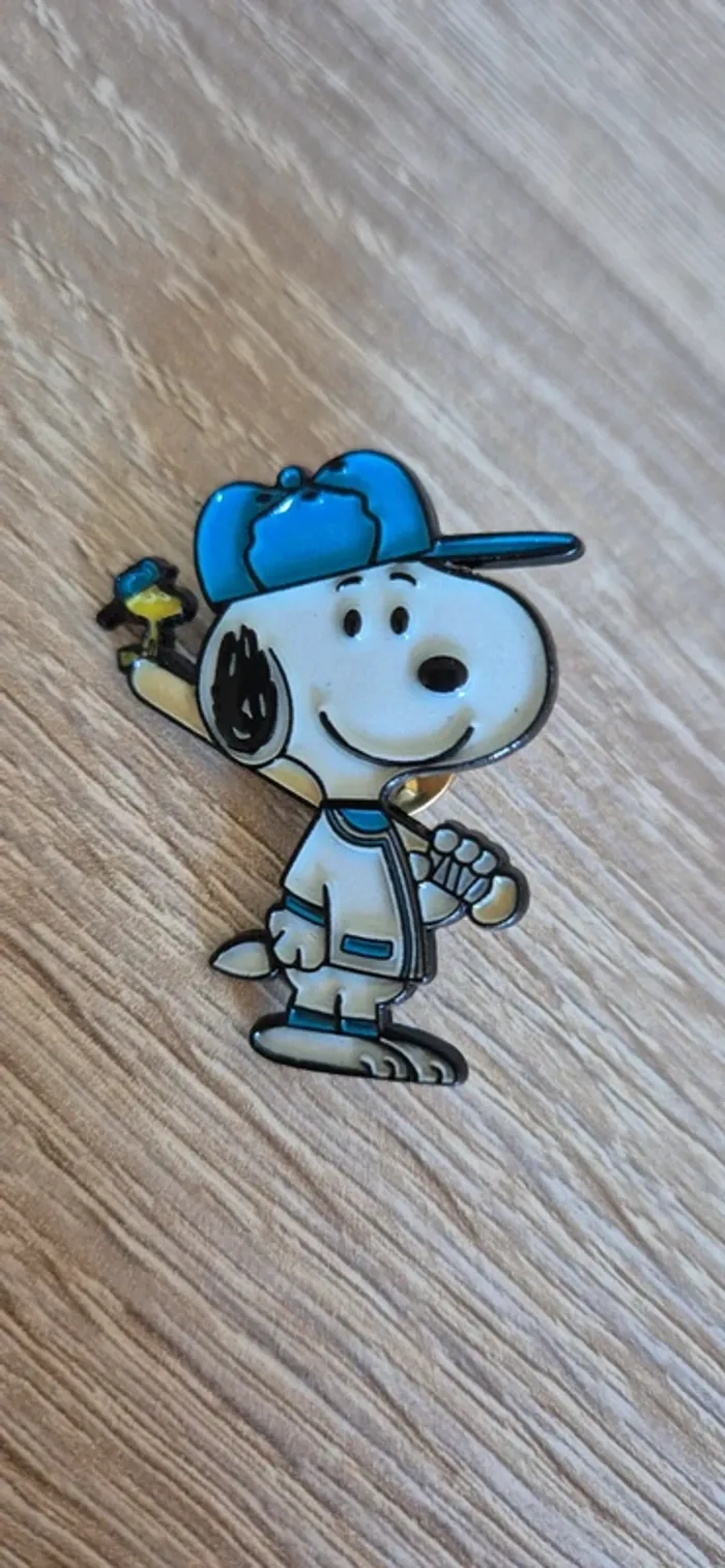 Broche/ pin's Snoopy. - photo numéro 2