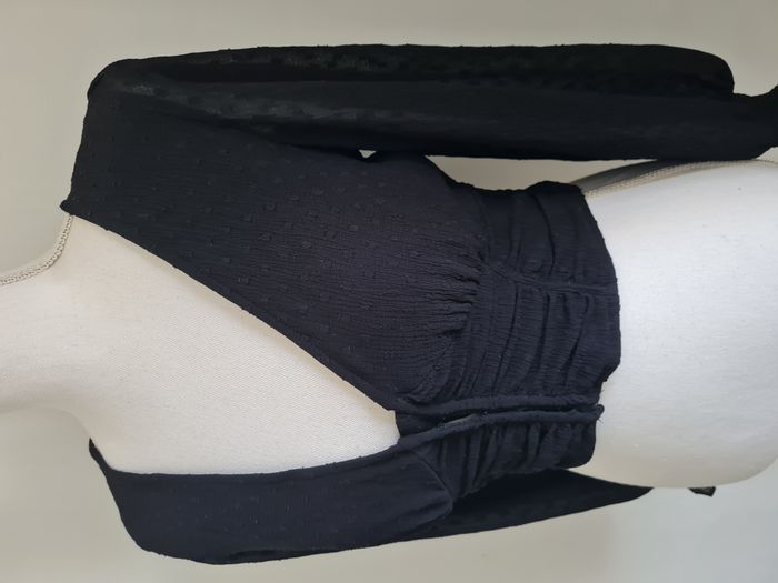 Haut noir - photo numéro 2