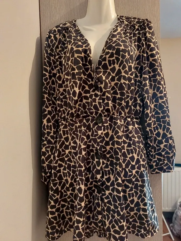Robe courte imprimé girafe Zara – Taille L