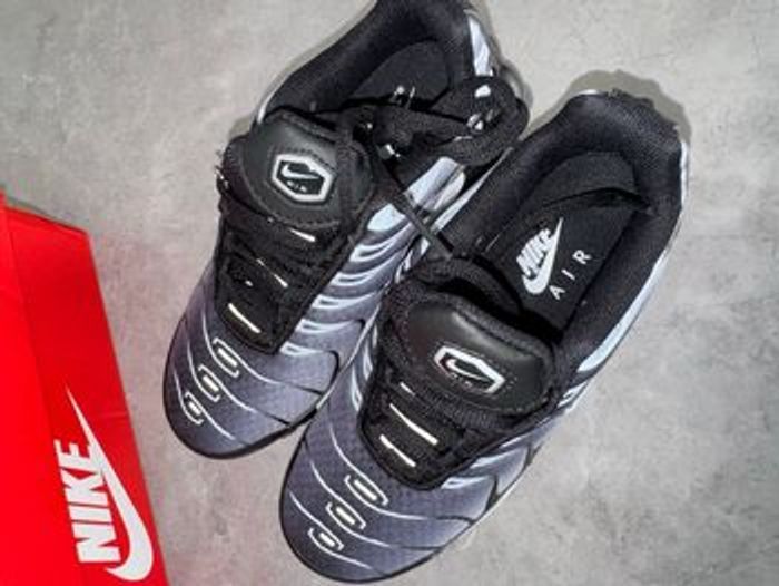 Nike tn noir gris blanc 34 - photo numéro 2