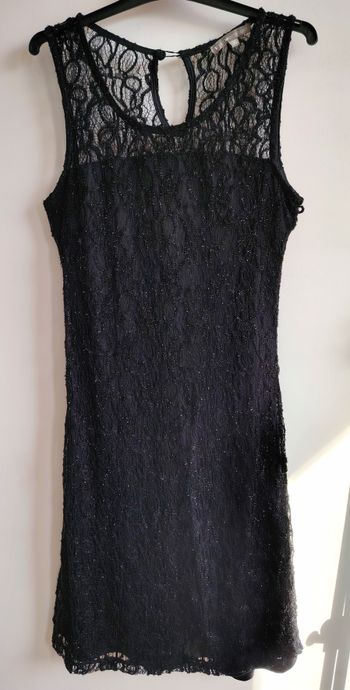 Robe noire en dentelle scintillante – Taille 36