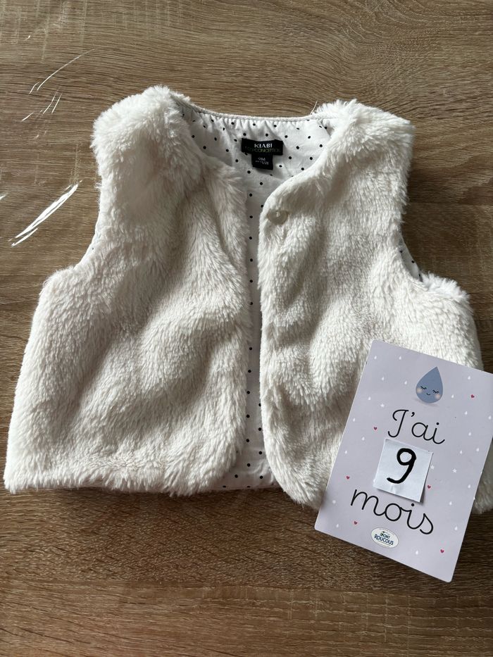 Gilet sans manches fourrure blanc KIABI t.9m