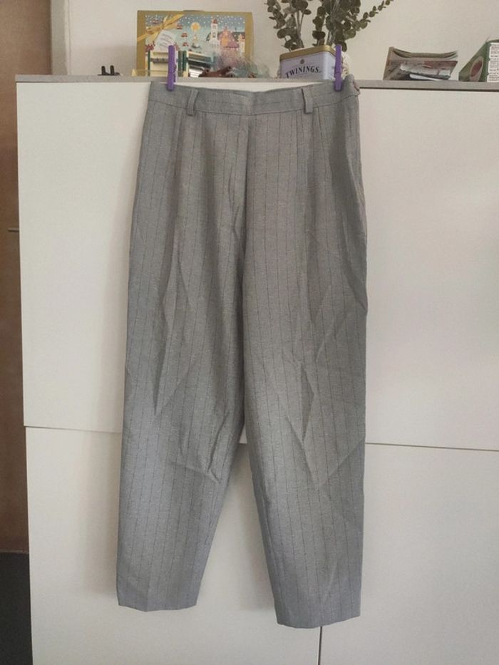 Pantalon de tailleur gris rayé