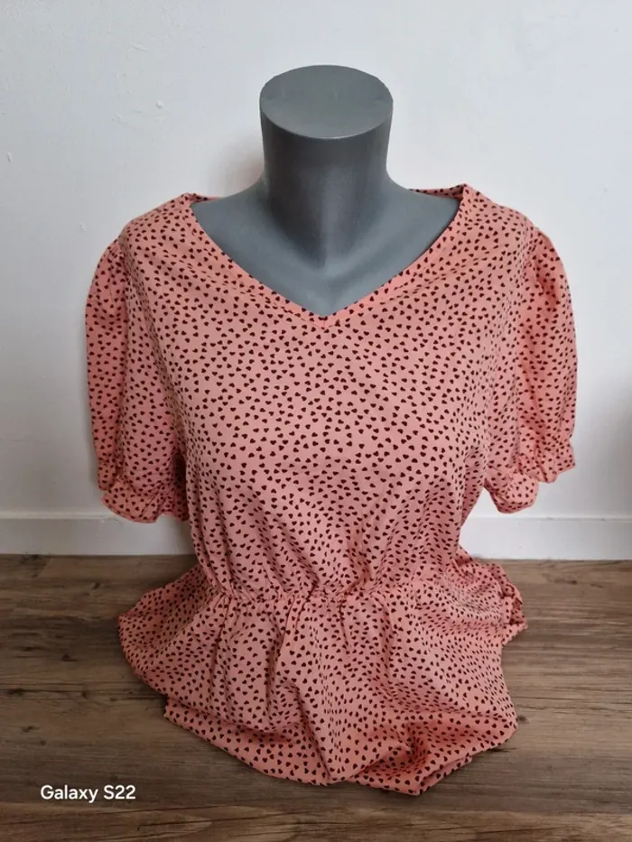 Blouse col V motif cœurs - photo numéro 2