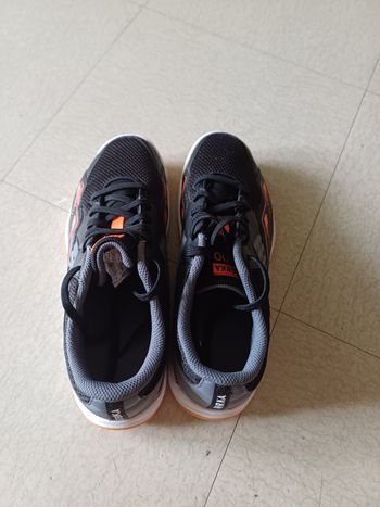 Chaussure de sport salle