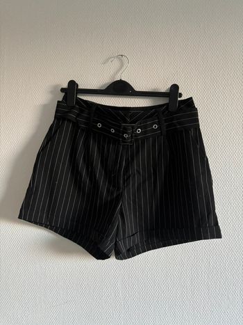 Short à rayures