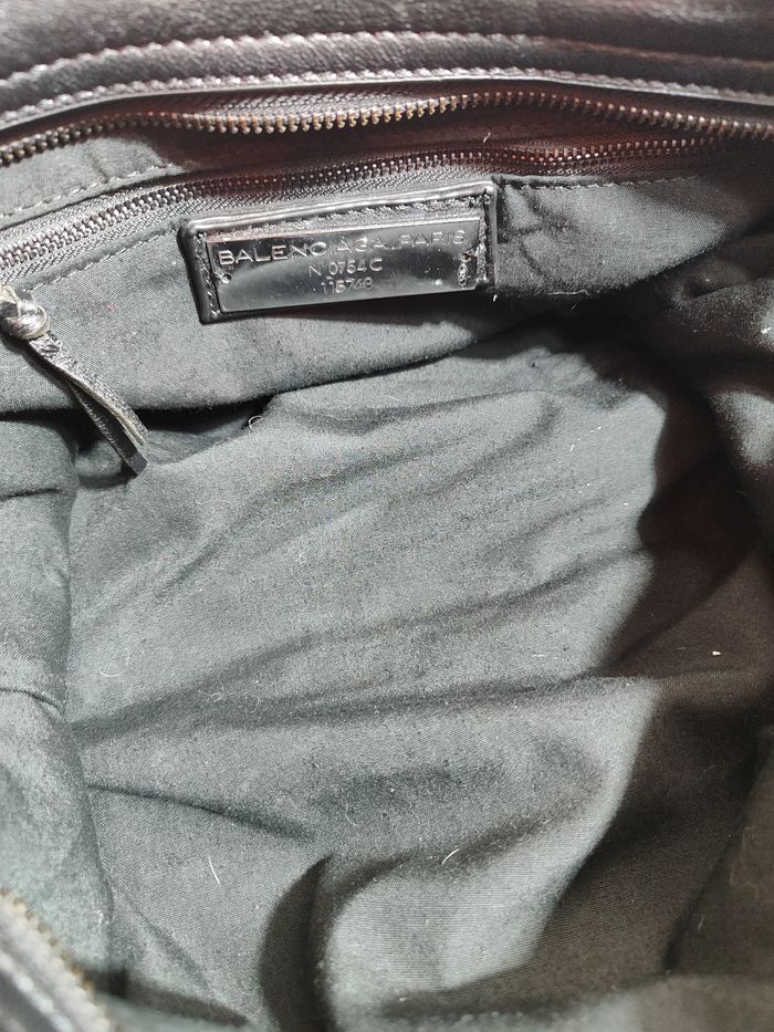 Sac à main Balenciaga modèle City en cuir noir - photo numéro 8