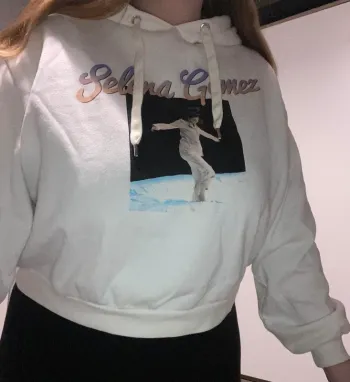 Pull blanc Selena Gomez