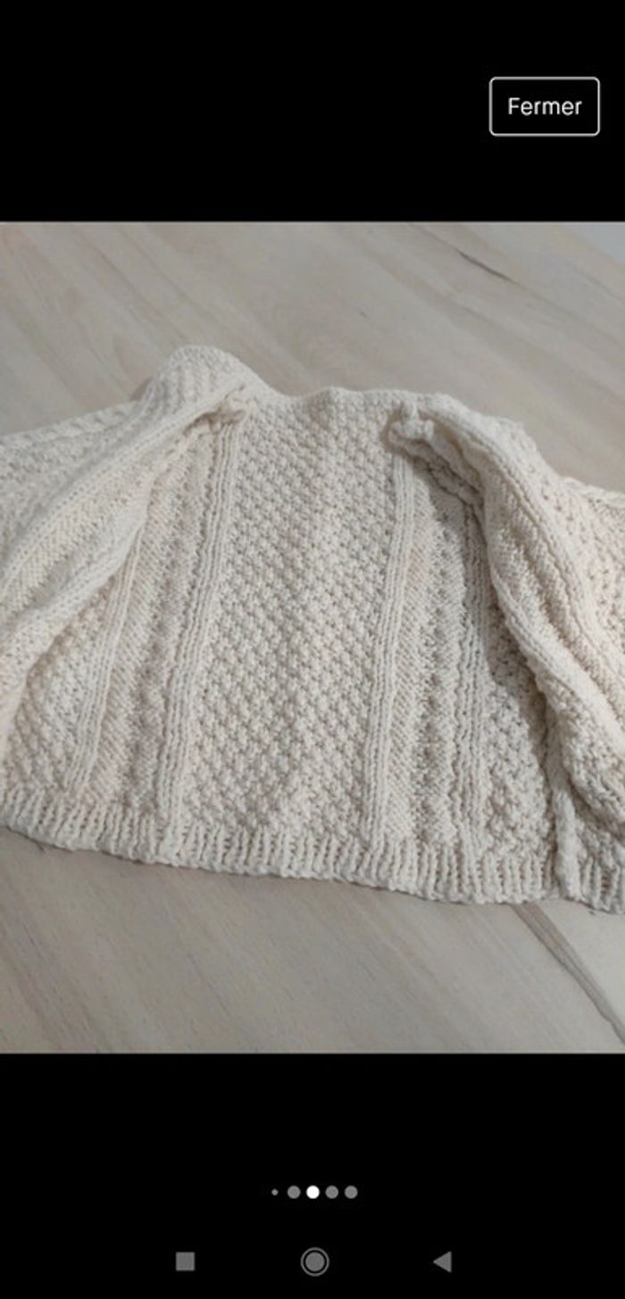 Superbe Gilet écru en laine boutons cerises fait main 3/6 mois - photo numéro 5