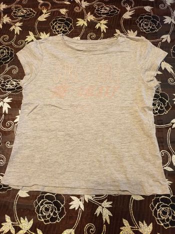 Tee-shirt manches courtes gris imprimé rose