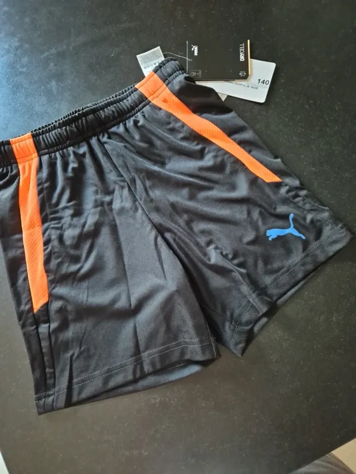 Short de sport Puma 9/10 ans neuf noir