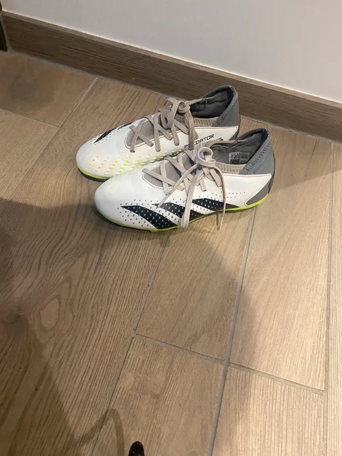 Crampons adidas prédator taille 35 - photo numéro 3
