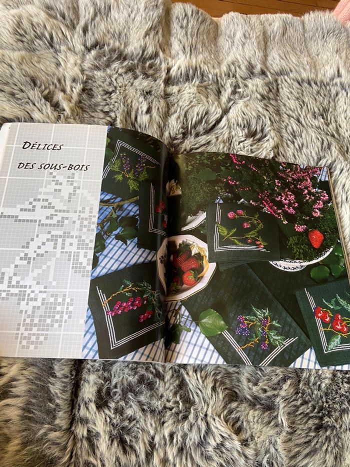 Livre « Linge de table au point de croix » - photo numéro 7