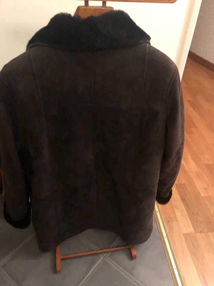 Joli manteau en cuir confectionné à Millau (12) - photo numéro 2