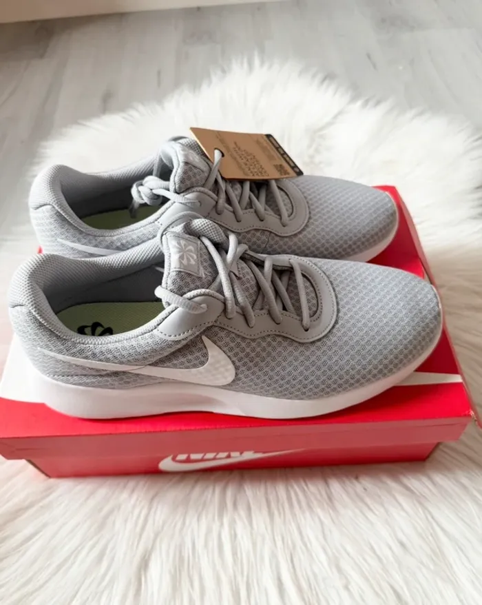 Nike Tanjun – Taille 44,5 – gris/blanc – Neuf avec étiquette