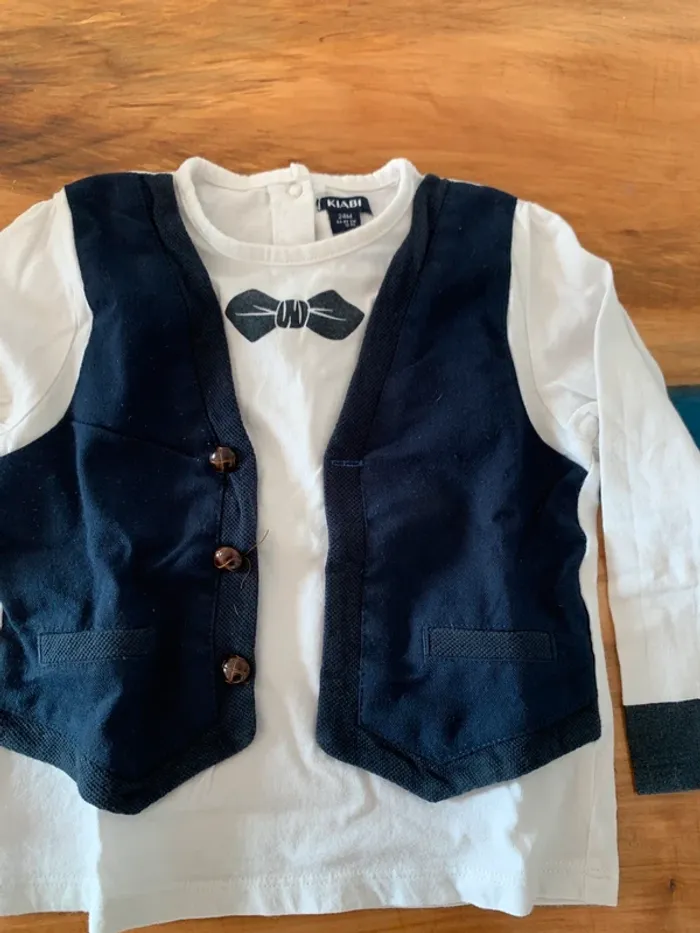 T-shirt manches longues avec gilet et noeud papillon intégrés kiabi taille 24 mois - photo numéro 2